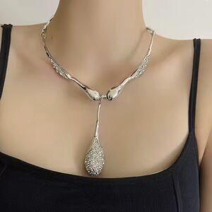 Solanales Crystal Teardrop Collar Necklace Silver Alexis Bittar STYLE JA08